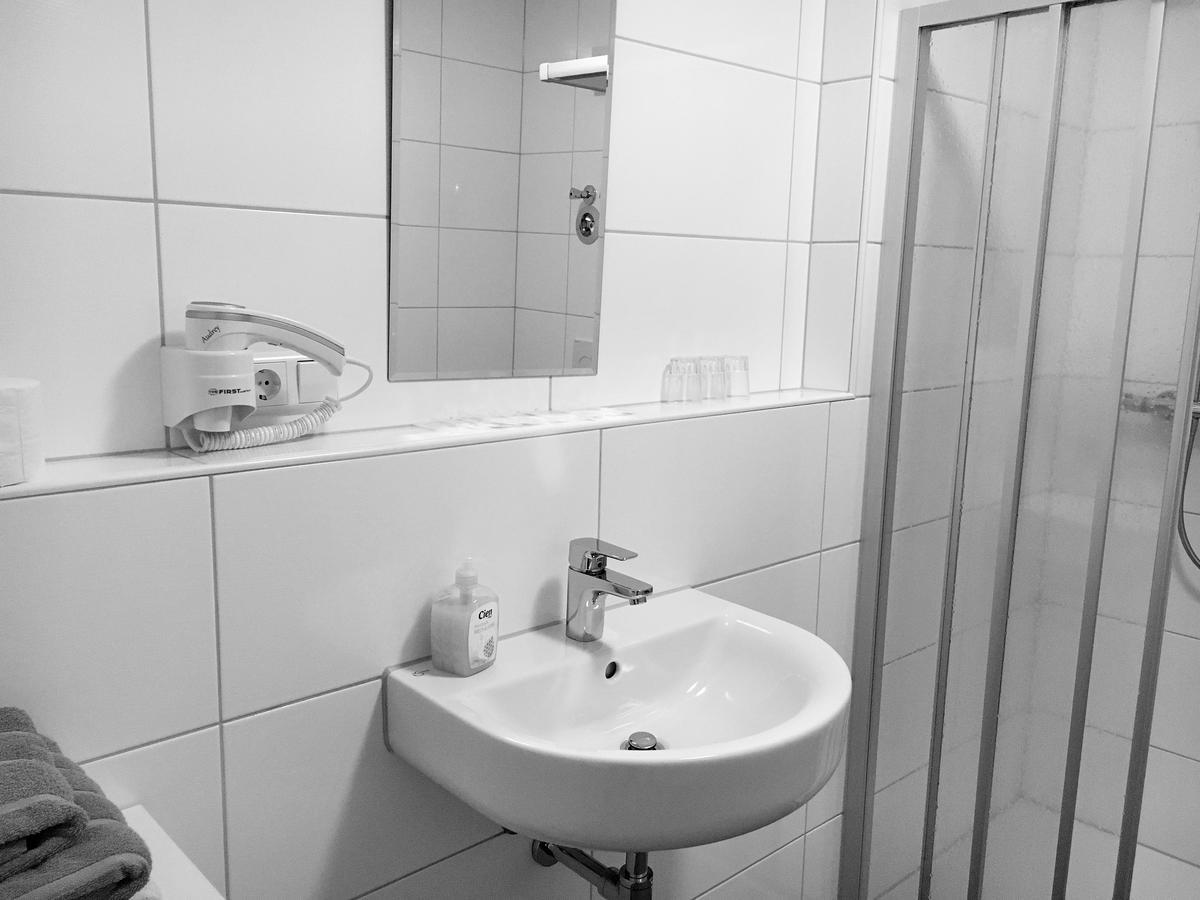 Eisberg Hotel Rust Gastehaus Szoba fotó